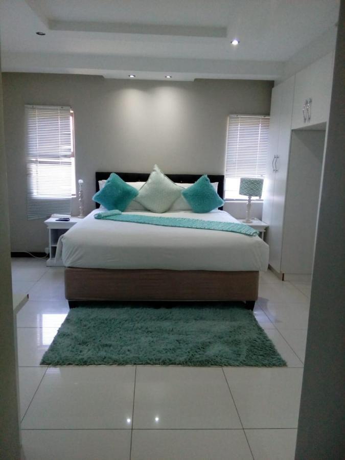 Shoes Guest House 2 อึมทาทา ภายนอก รูปภาพ